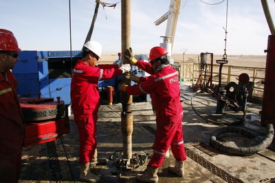 2009-2011年全球石油需求量與天然氣管道儲運發展分析